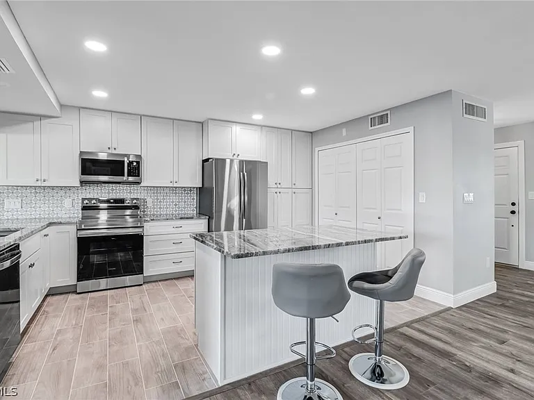4312 S Bay Cir — Photo 3