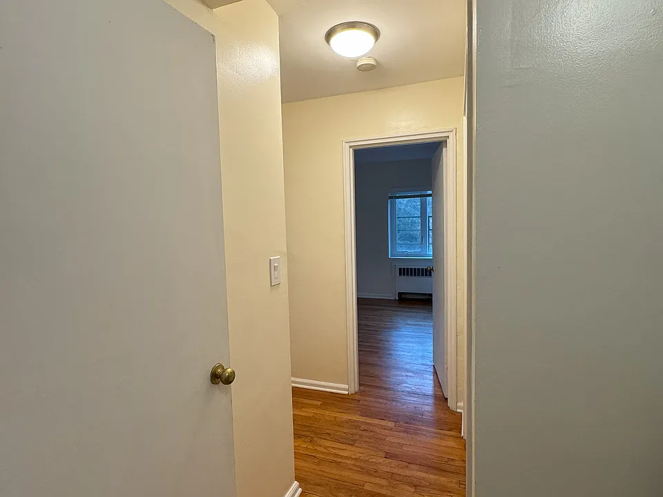576 Whitney Ave #J2