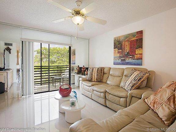 3rd image of 10120 Sunrise Lakes Blvd APT 203