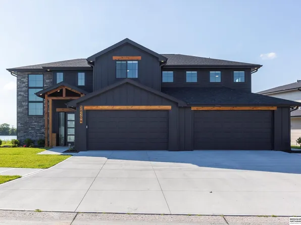 28504 Laurel Cir, Valley, NE 68064