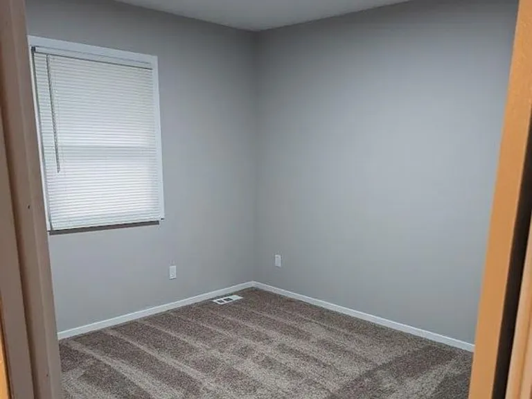 1436 Ellesmere Ave NW — Photo 8