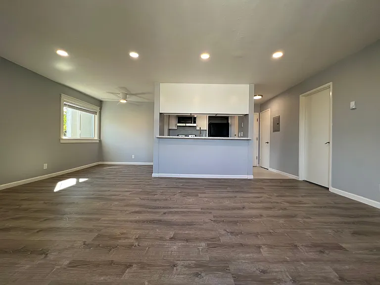303 Ulmer Ct #10 — Photo 7