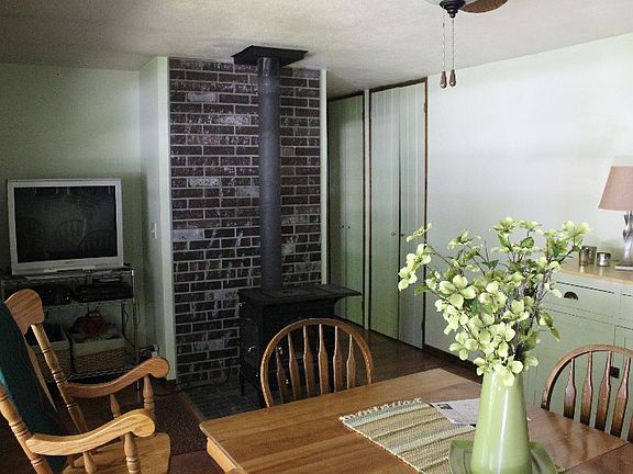 2nd image of 3330 Glenbrook Dr