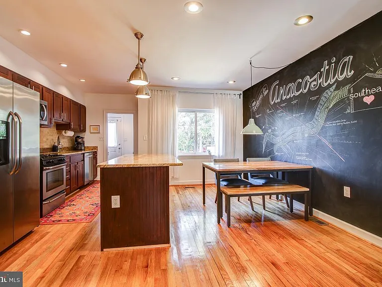 1612 Q St SE — Photo 3