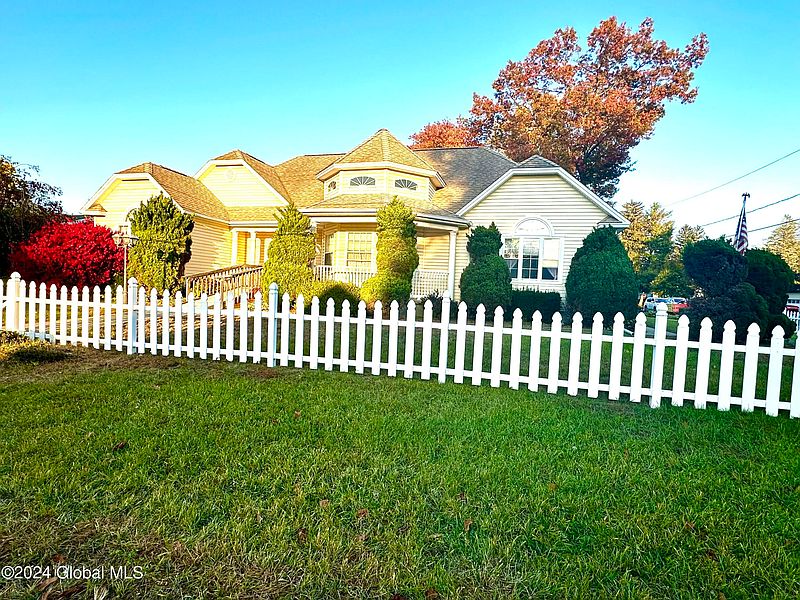 3rd image of 2138 Greenpoint Avenue