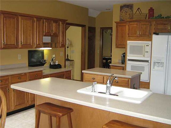 5th image of 8817 Chateau Dr