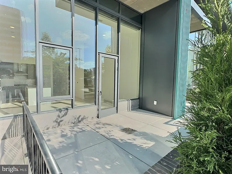 3030 Potomac Ave #Townhouse 6 — Photo 7