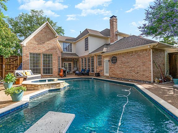 3rd image of 5913 Loch Lomond Dr