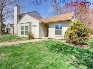 2304 Melrose Dr, Champaign, IL