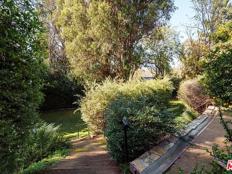11579 W Sunset Blvd — Photo 26