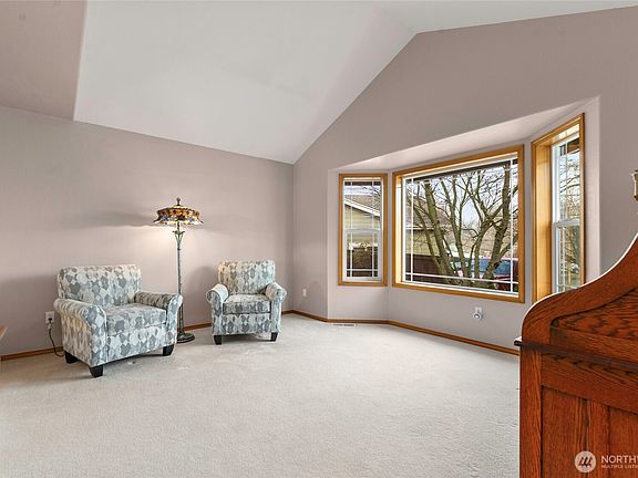 5th image of 2915 Stirling Court SE