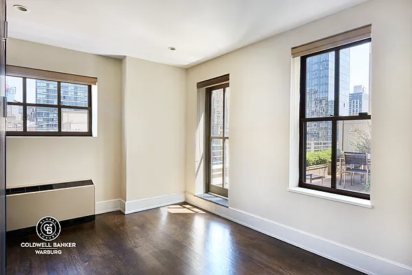 Rented by Coldwell Banker Warburg | media 8