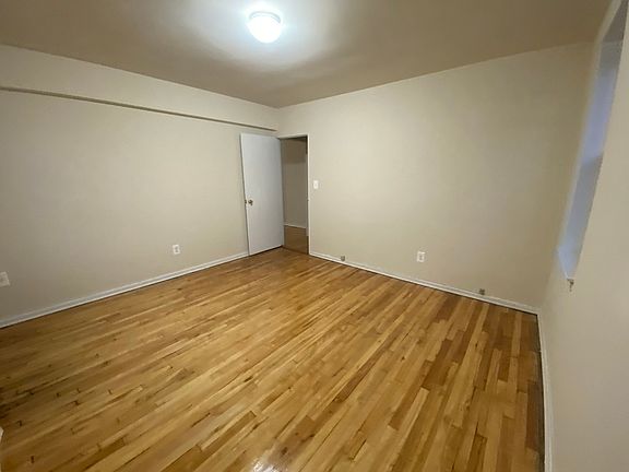 5th image of 143-11 Barclay Ave #35