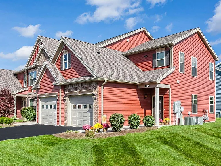Saratoga Crossing Apartments & Townhomes — Photo 44