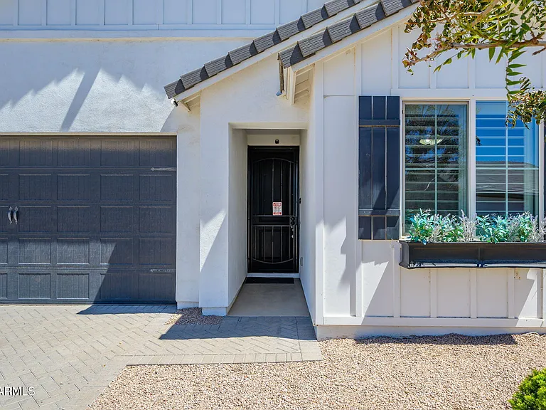 542 E Bamboo Ln — Photo 2