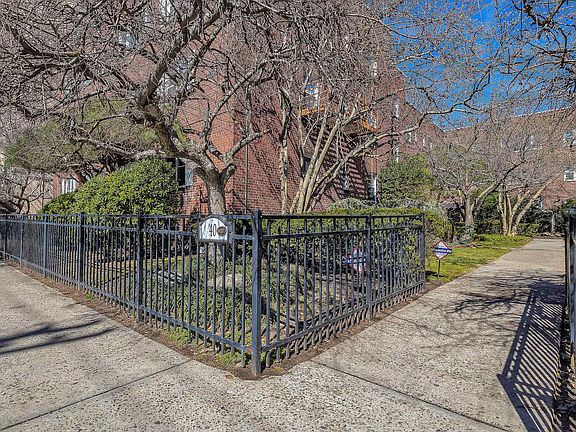3rd image of 40 Glenwood Ave APT 1G