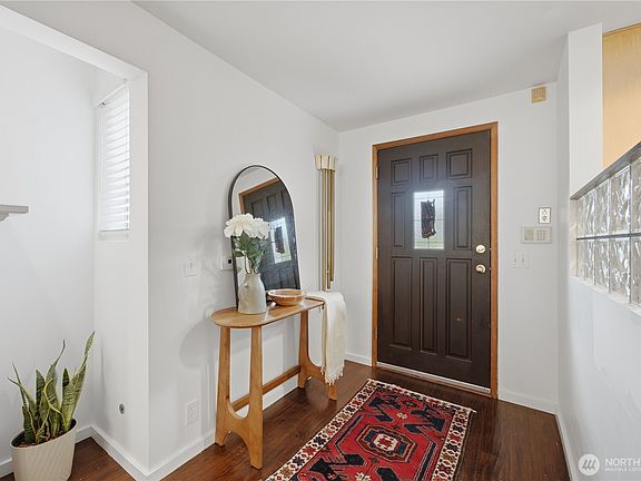 4th image of 9231 26th Avenue SW