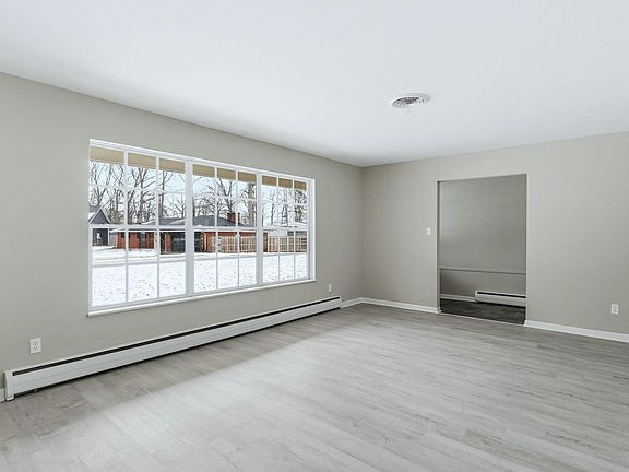 5th image of 2927 Woodstock Ct