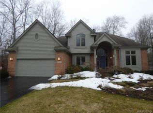 1932 Hampshire Ct, Commerce Township, MI 48382