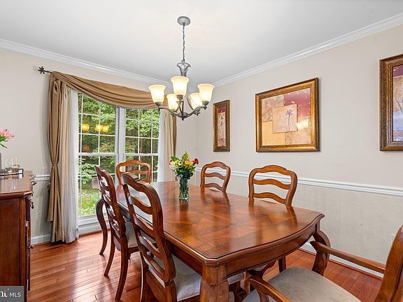 5th image of 9324 Woodsedge Ct