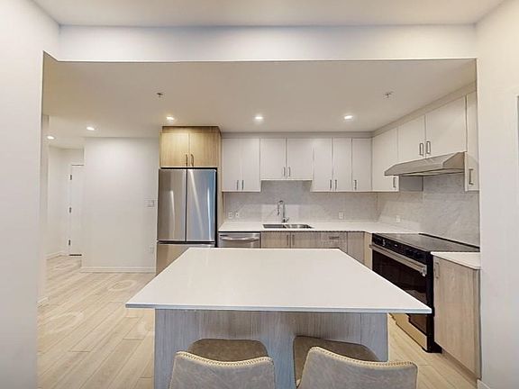 3rd image of 13838 108th Ave #110