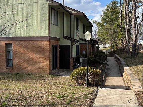 2nd image of 2004 Greenwood Dr