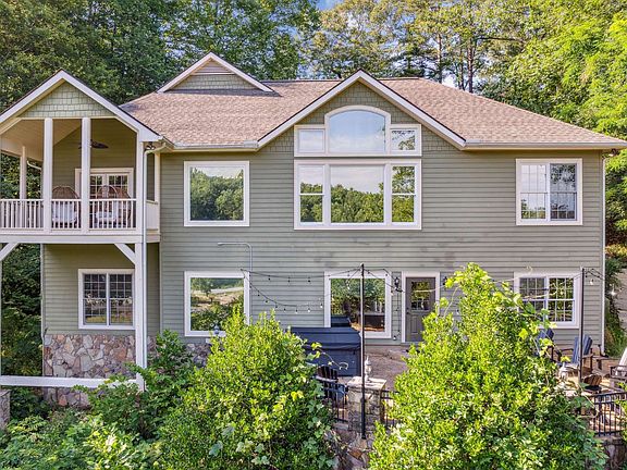 2nd image of 215 Shakespeare Dr