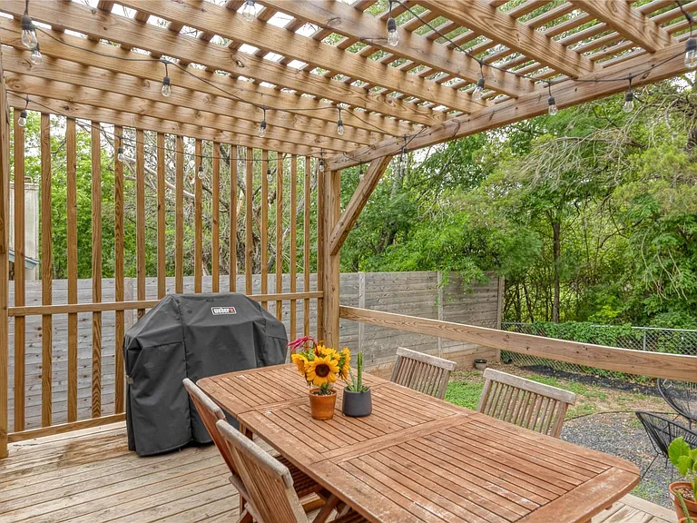 8812 United Kingdom Dr — Photo 25