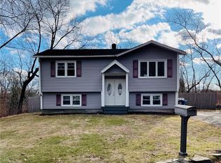 90 Flagg Ave, Warwick, RI 02886