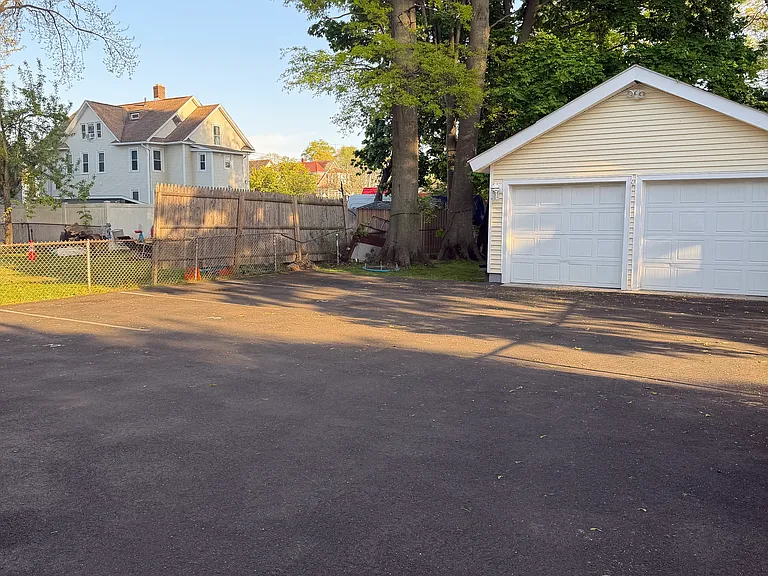 220-222 Alpine St — Photo 3