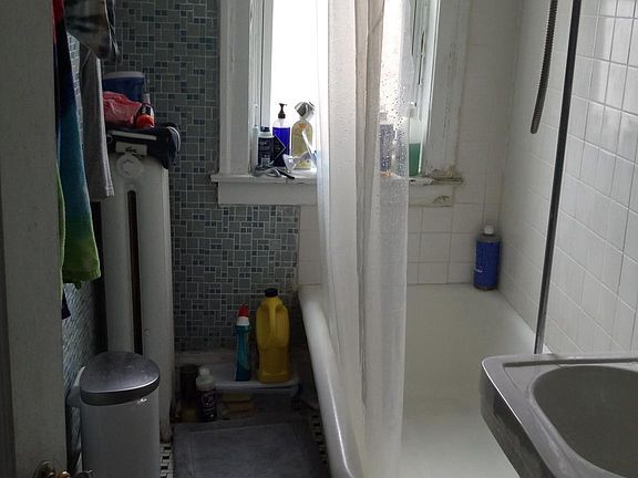 4th image of 2131 N Dayton St #206