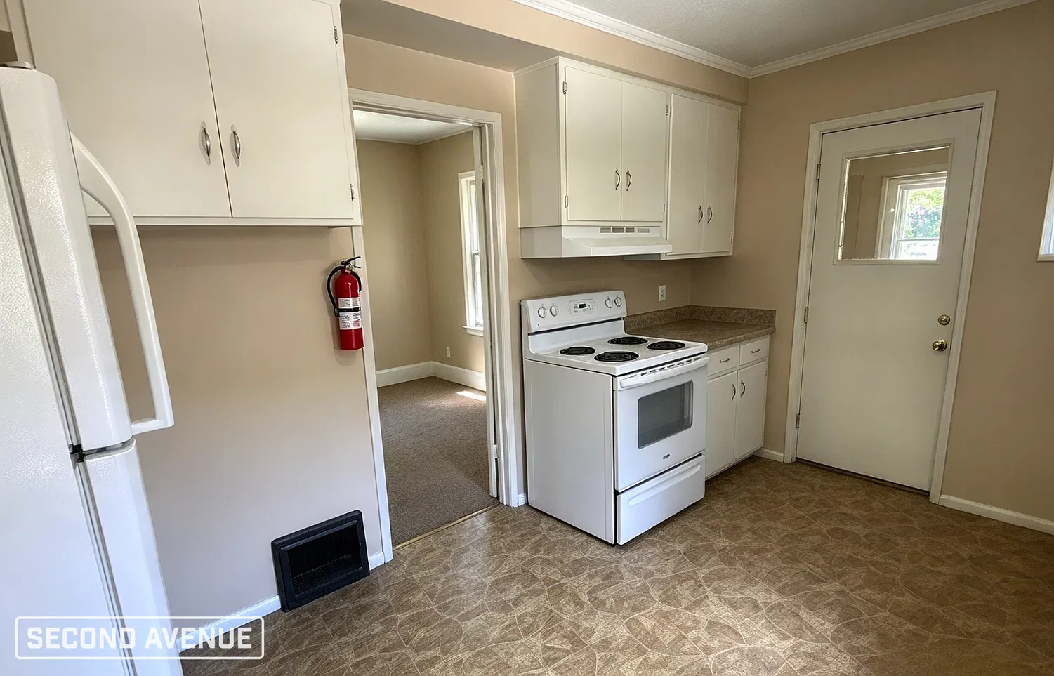 3 bed, 2.0 bath, 996 sqft, $1,295 — Photo 3