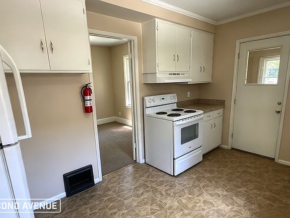 3rd image of 135 E Maple St