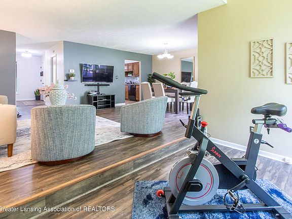 5th image of 1235 Chartwell Carriage Way N