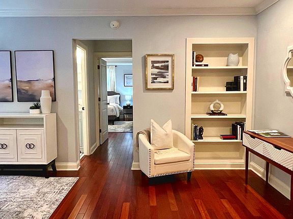 4th image of 906 S Washington St APT 110
