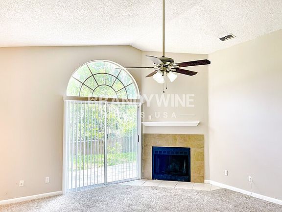 3rd image of 8331 Argyle Corners Dr