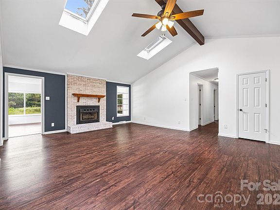 5th image of 130 Briarwood Dr