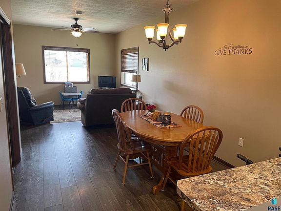 5th image of 809 E El Dorado Ct