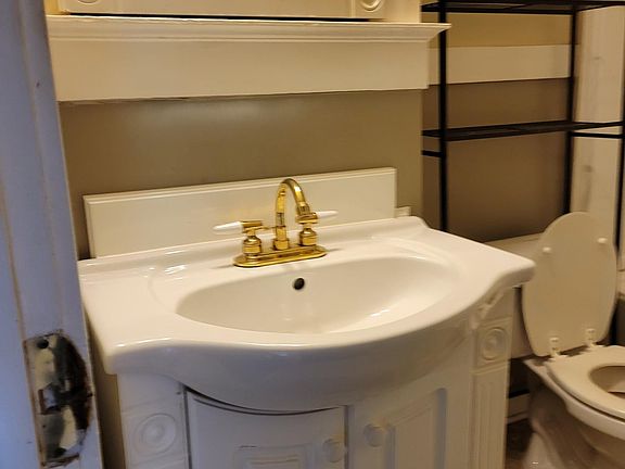 3rd image of 450 Colvin Ave APT 3