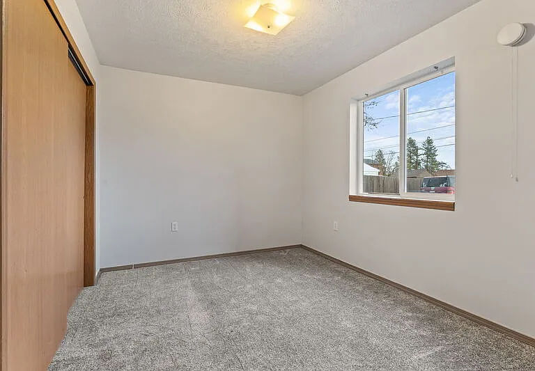 105 W 3rd St #1 — Photo 7