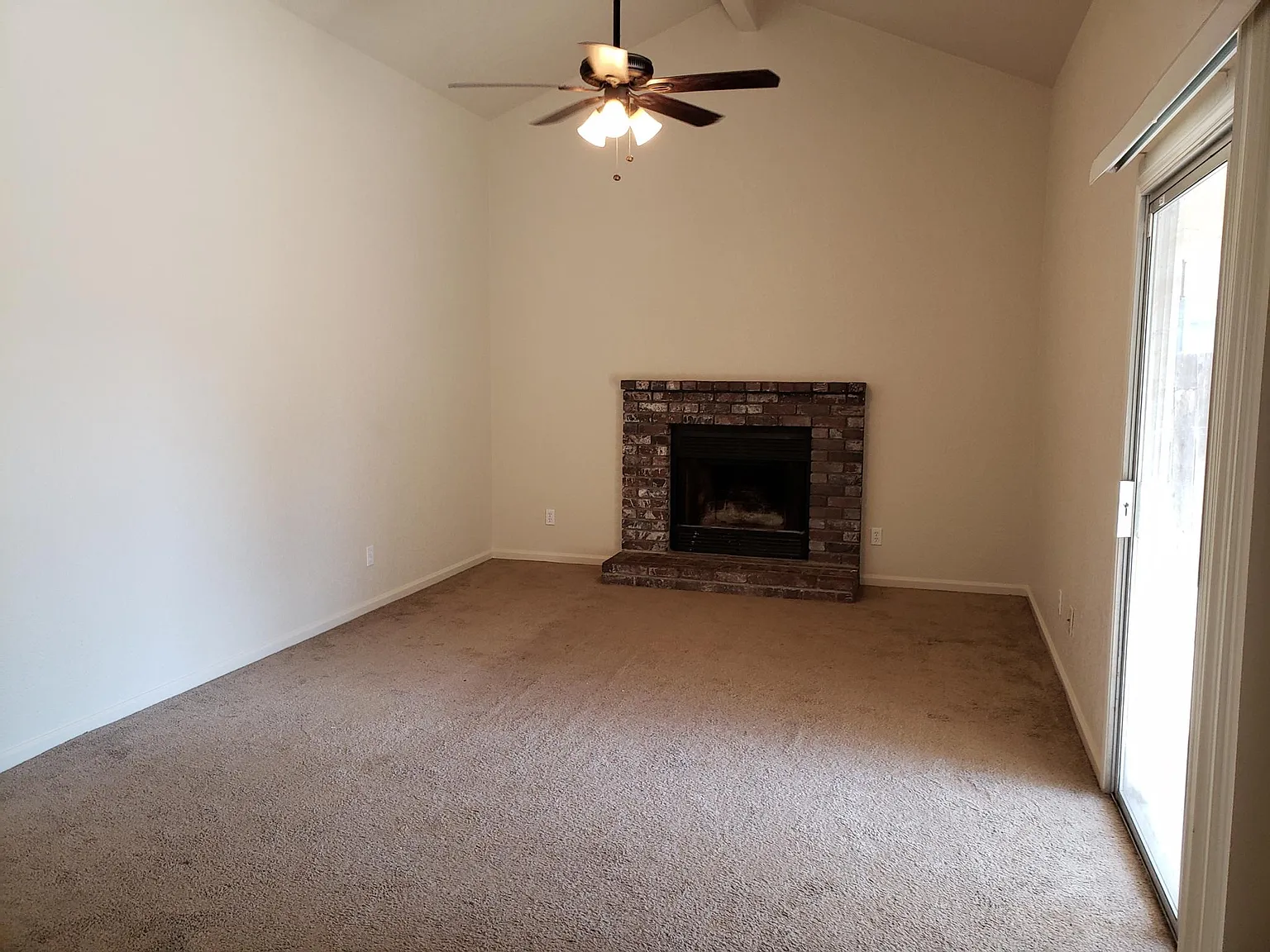 4 bed, 1584 sqft, $2,295 — Photo 2