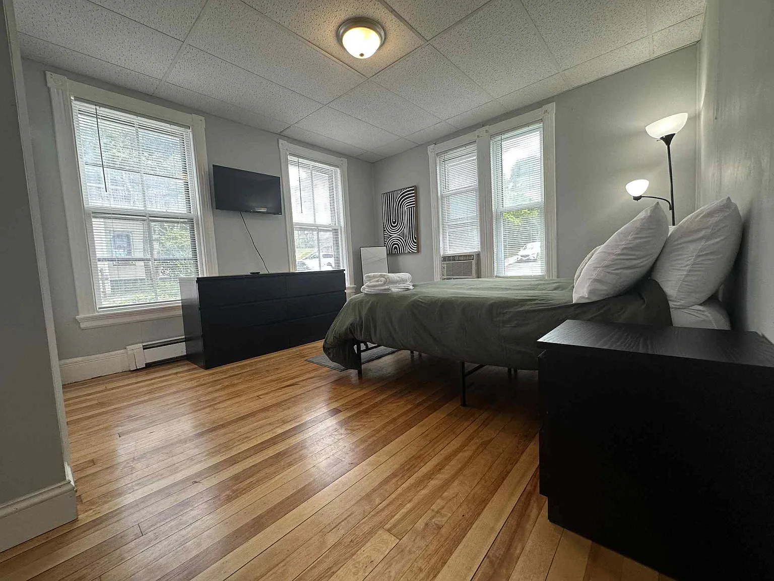 1 bed, 925 sqft, $1,690 — Photo 1