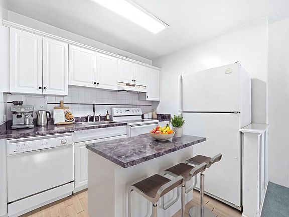 2nd image of 535 N Michigan Ave APT 2305