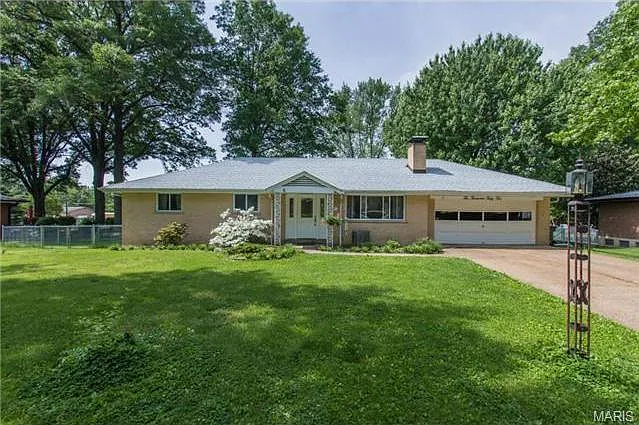 10052 Carolynne Dr photo 1