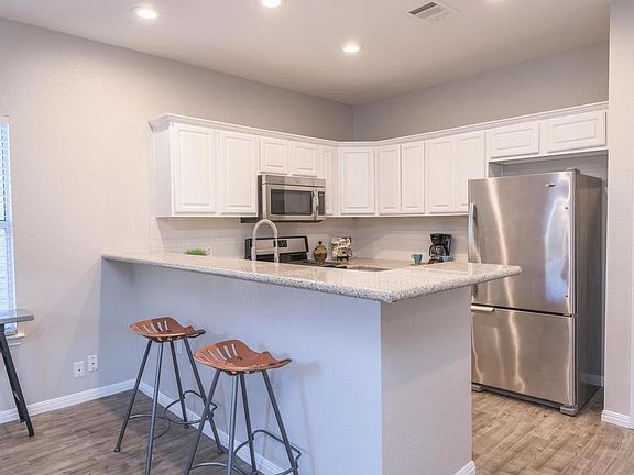 5th image of 6109 Friendswood Dr #B