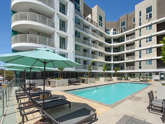 2nd image of 3980 Wilshire Blvd #4ddfcfb66