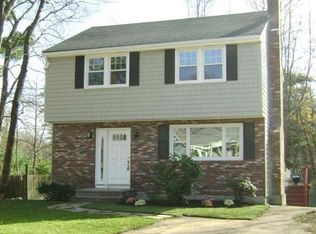 4 Arch Rd, Holbrook, MA 02343