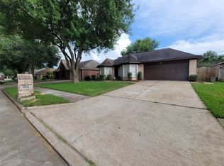 6018 Ollia Cir, Pasadena, TX 77505