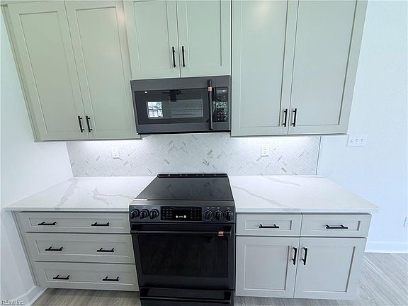 5th image of 709 Flatrock Ln