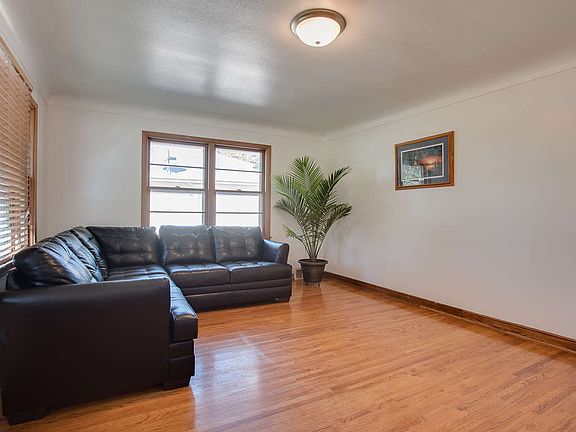 4th image of 5018 Abbott Ave N